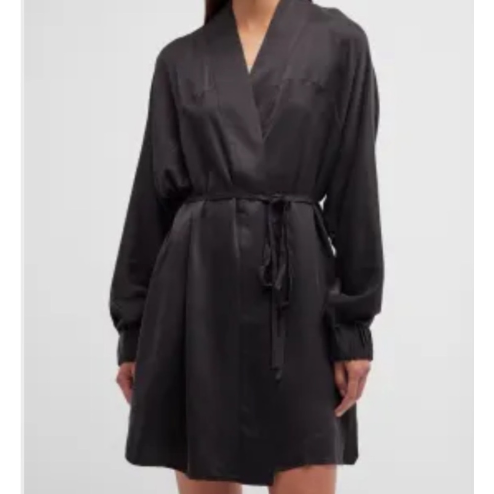 LUNYA Washable Silk Robe in Black Medium